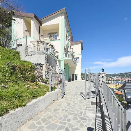 Dei Poeti Casa de hóspedes 4*