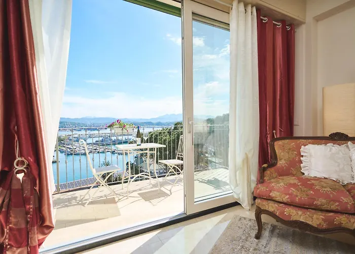 Dei Poeti لا سبيتسْيا