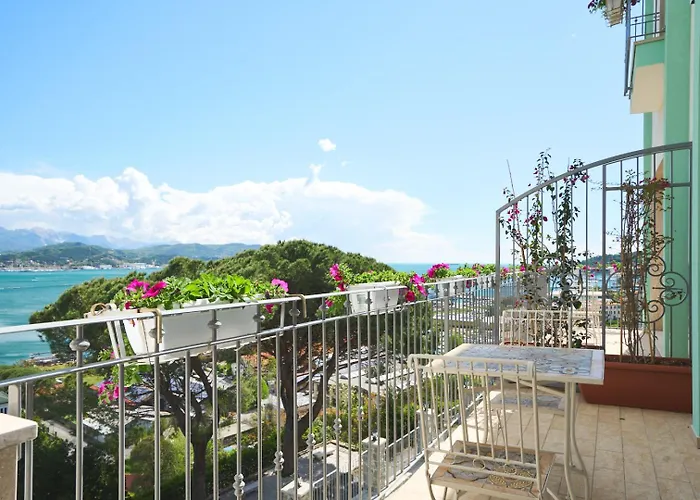 Dei Poeti بيت ضيافة 4*