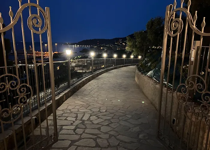 بيت ضيافة Dei Poeti لا سبيتسْيا