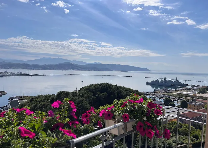 بيت ضيافة Dei Poeti لا سبيتسْيا